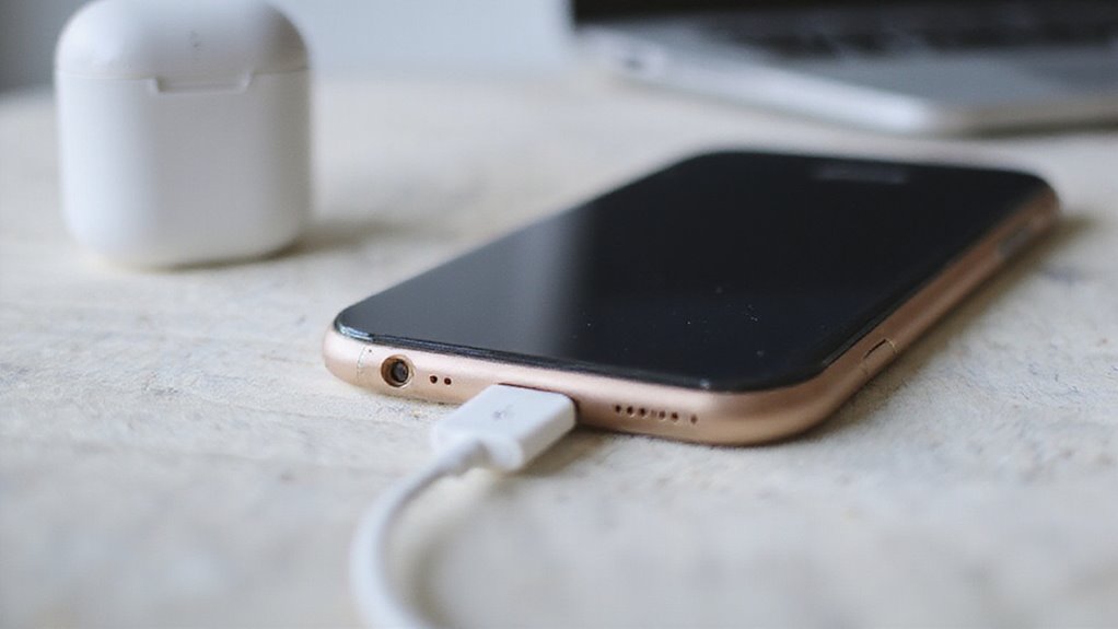 Sprawdź certyfikowane akcesoria i wyczyść port