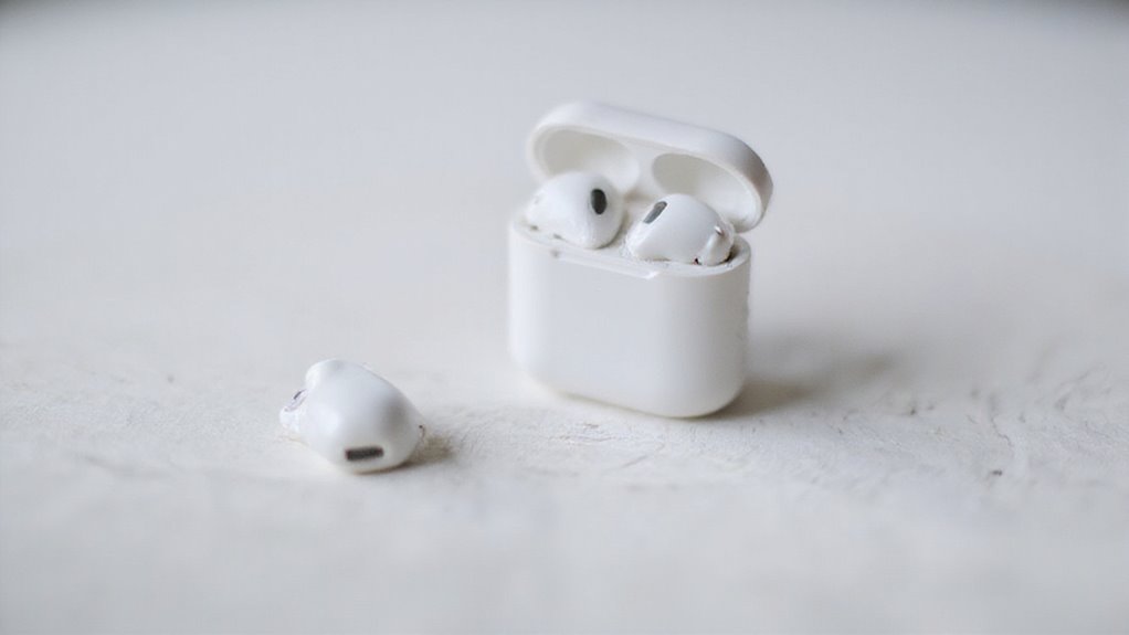 Otwórz sprawę, połącz się przez Bluetooth